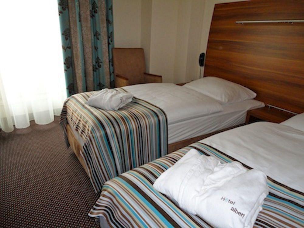 Albert Premier Hotel Bagnoles-de-l'Orne Exterior photo